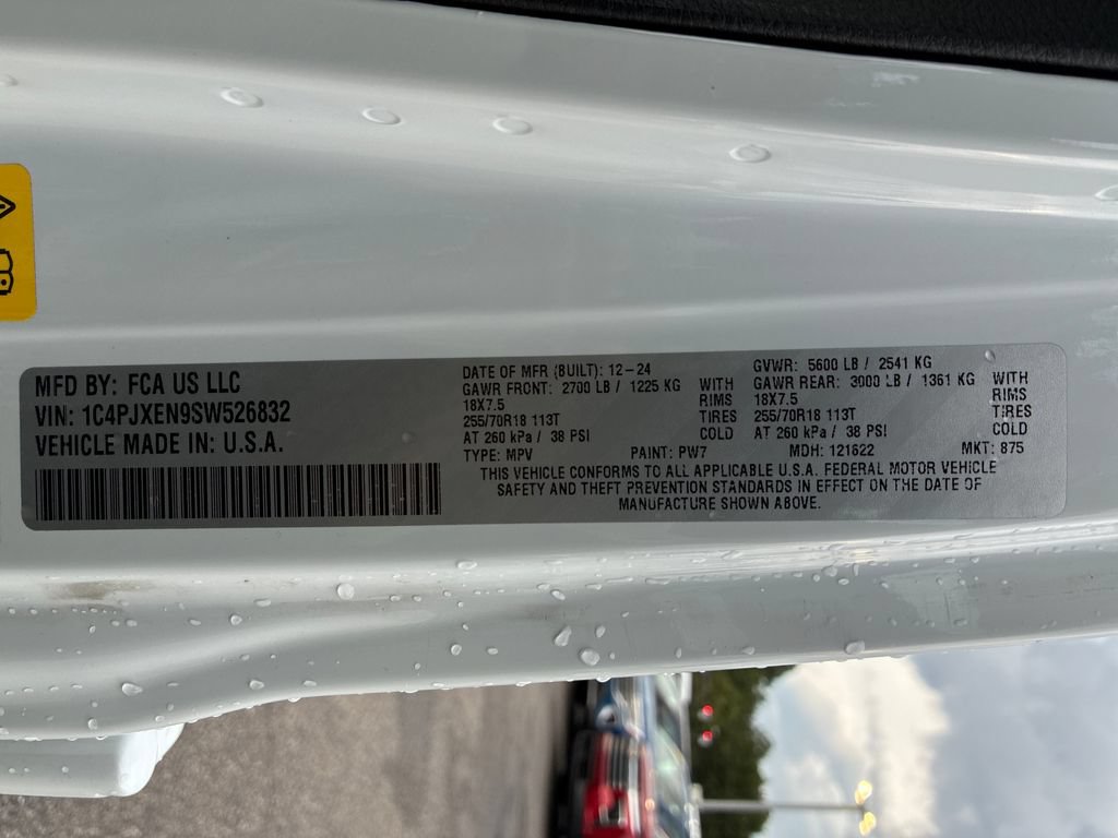 Used 2025 Jeep Wrangler Unlimited Sahara AWD/4WD image 16
