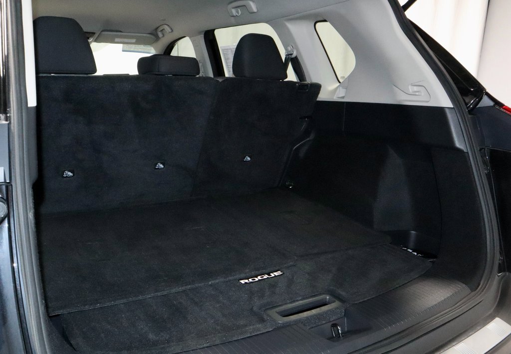 Certified 2022 Nissan Rogue SV image 13
