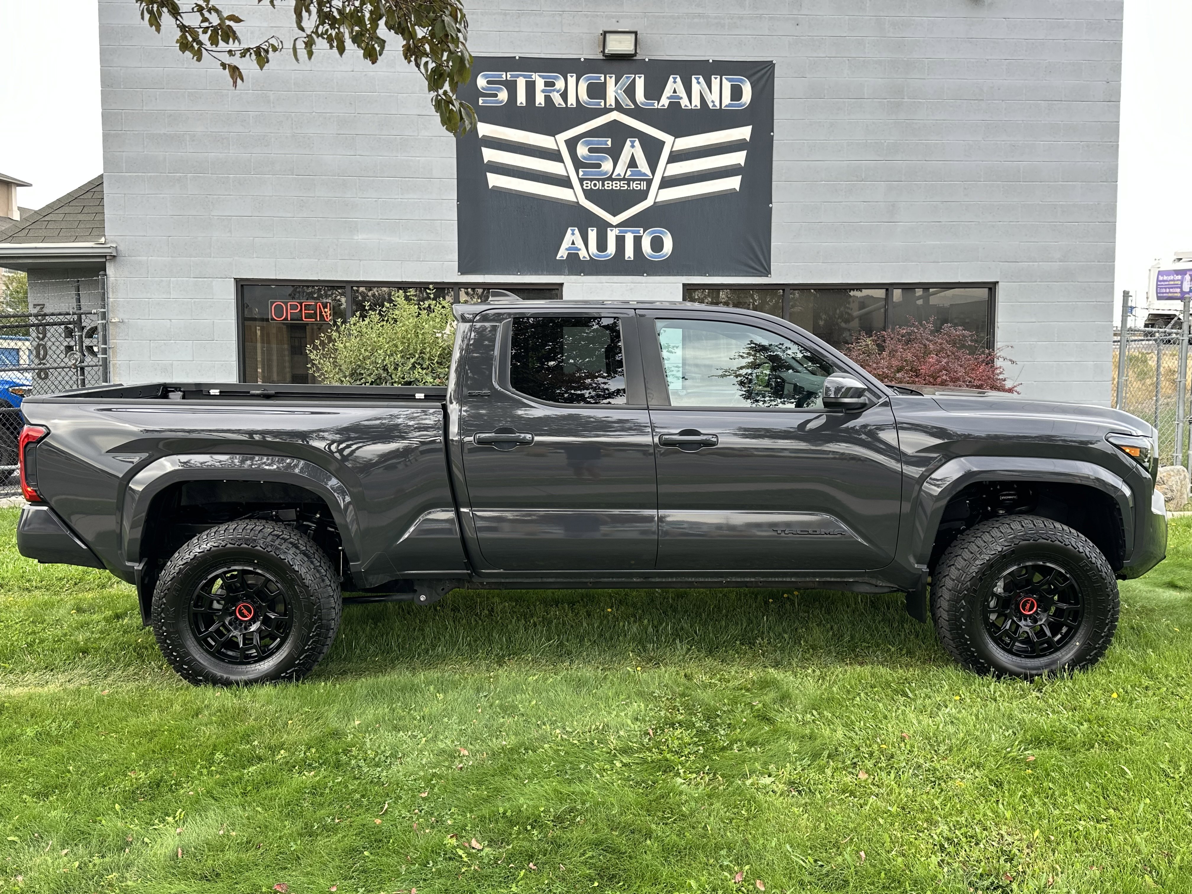 Used 2024 Toyota Tacoma SR5 image 5