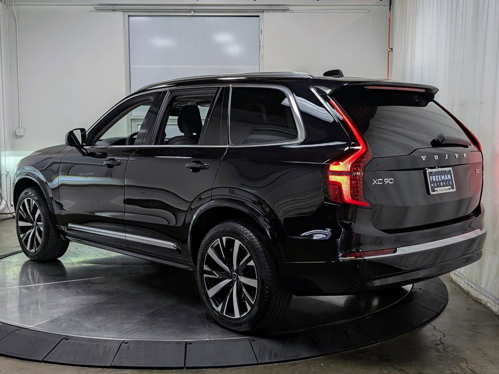 Used 2025 Volvo XC90 B5 Core w/ Protection Package Premier image 7