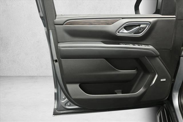 Used 2021 Chevrolet Suburban LT RWD image 17