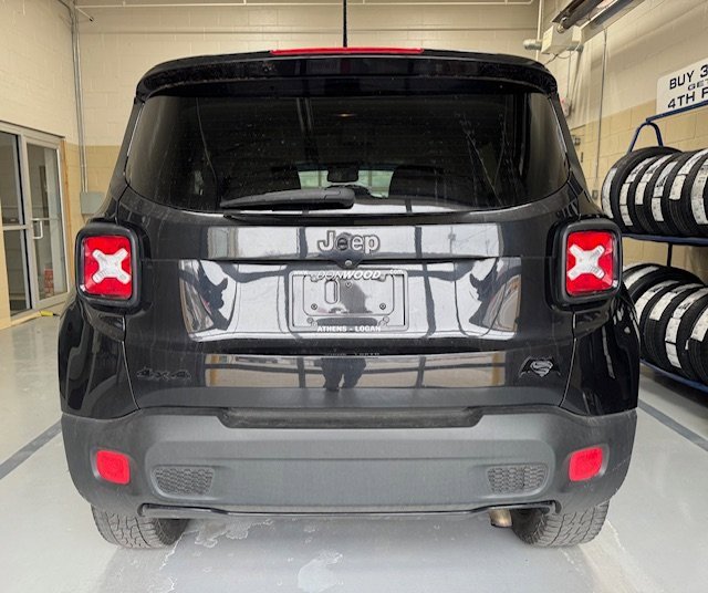 Used 2016 Jeep Renegade Latitude image 10