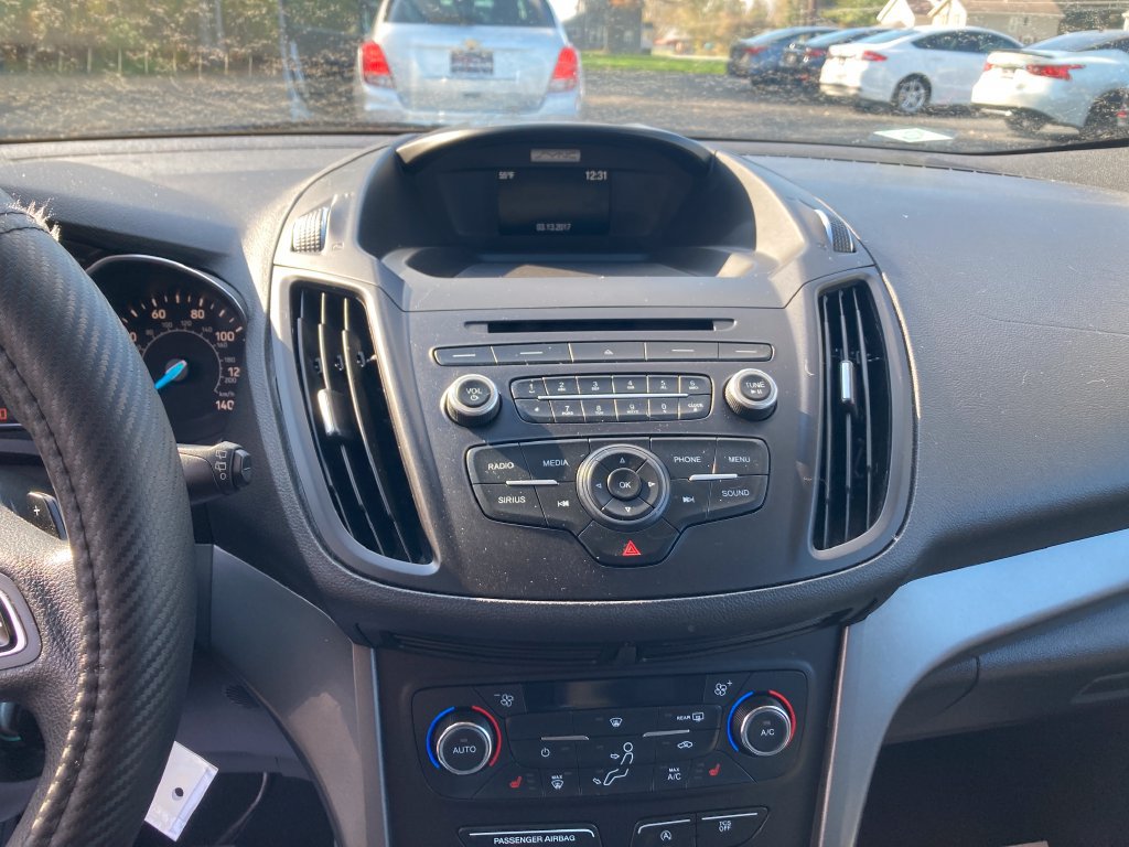 Used 2017 Ford Escape SE w/ SE Cold Weather Package AWD/4WD image 23