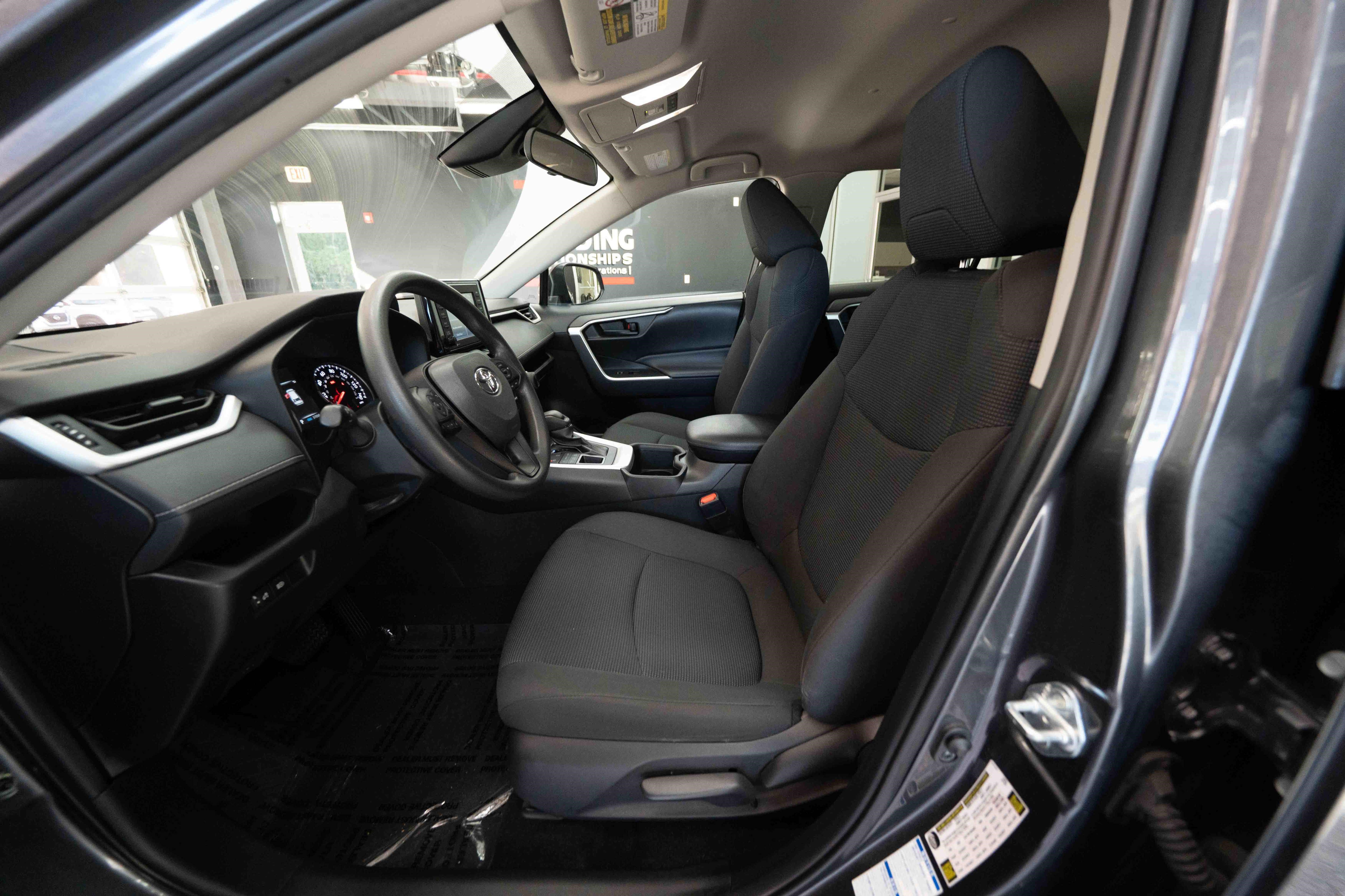 Used 2022 Toyota RAV4 LE AWD/4WD image 9