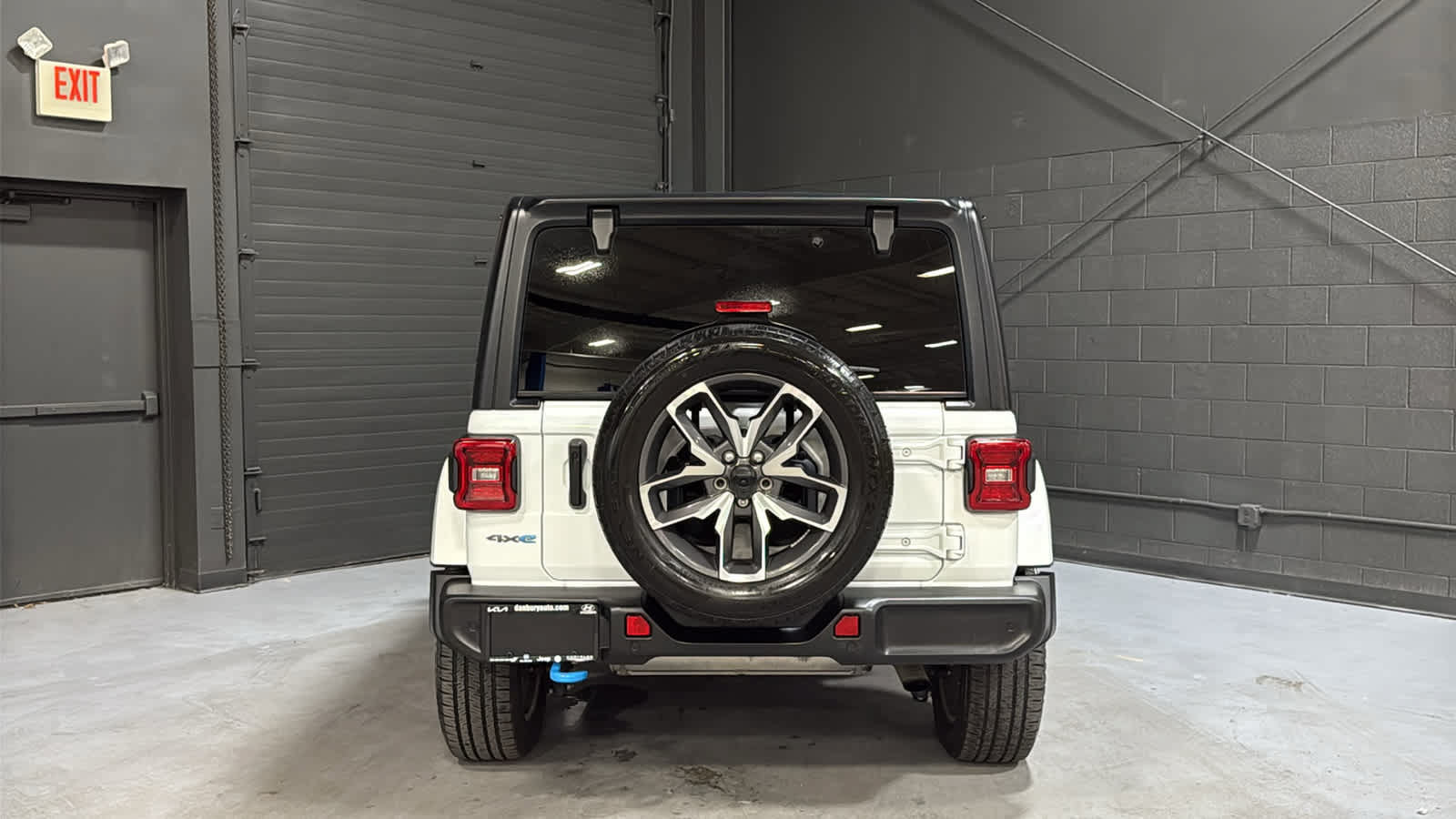 Certified 2024 Jeep Wrangler Unlimited w/ Convenience Group AWD/4WD image 5