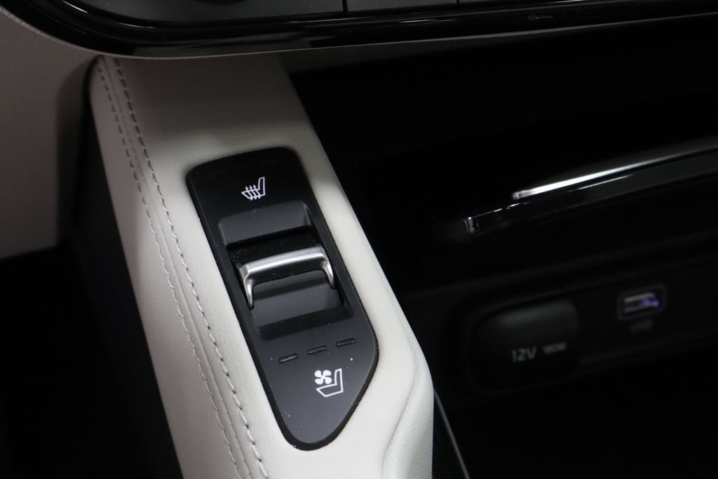 Used 2024 Kia Telluride EX w/ EX Captain's Chair Package AWD/4WD image 33