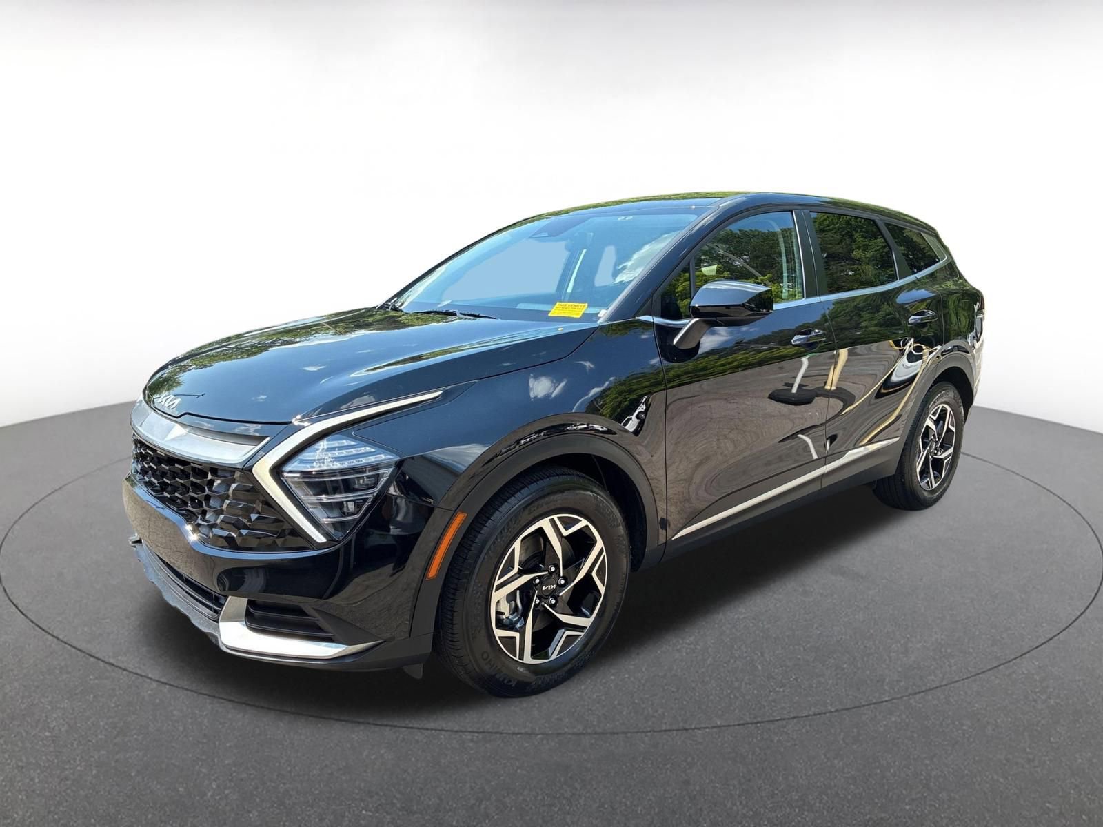 Used 2025 Kia Sportage LX FWD image 3