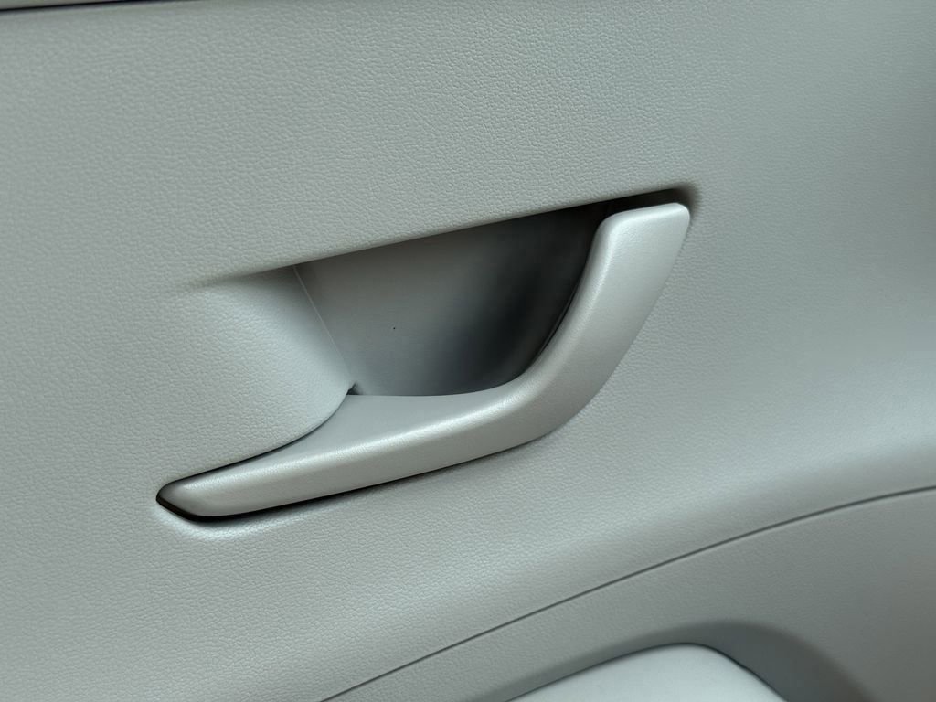 New 2025 Hyundai Kona SE image 25