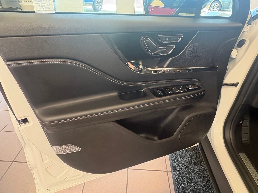 Used 2023 Lincoln Corsair AWD w/ Equipment Group 101A image 18