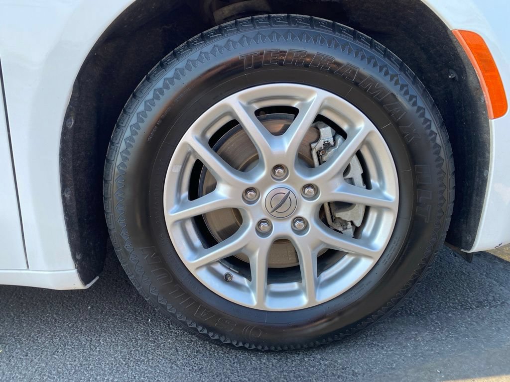 Used 2023 Chrysler Voyager LX FWD image 3