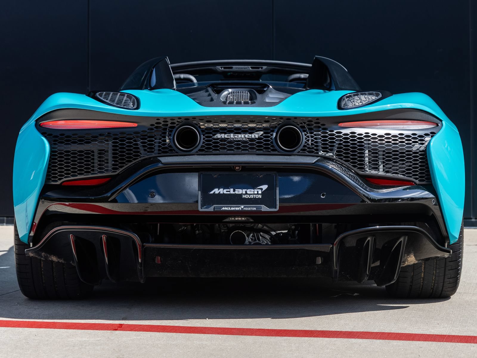 Used 2025 McLaren Artura Spider RWD image 8