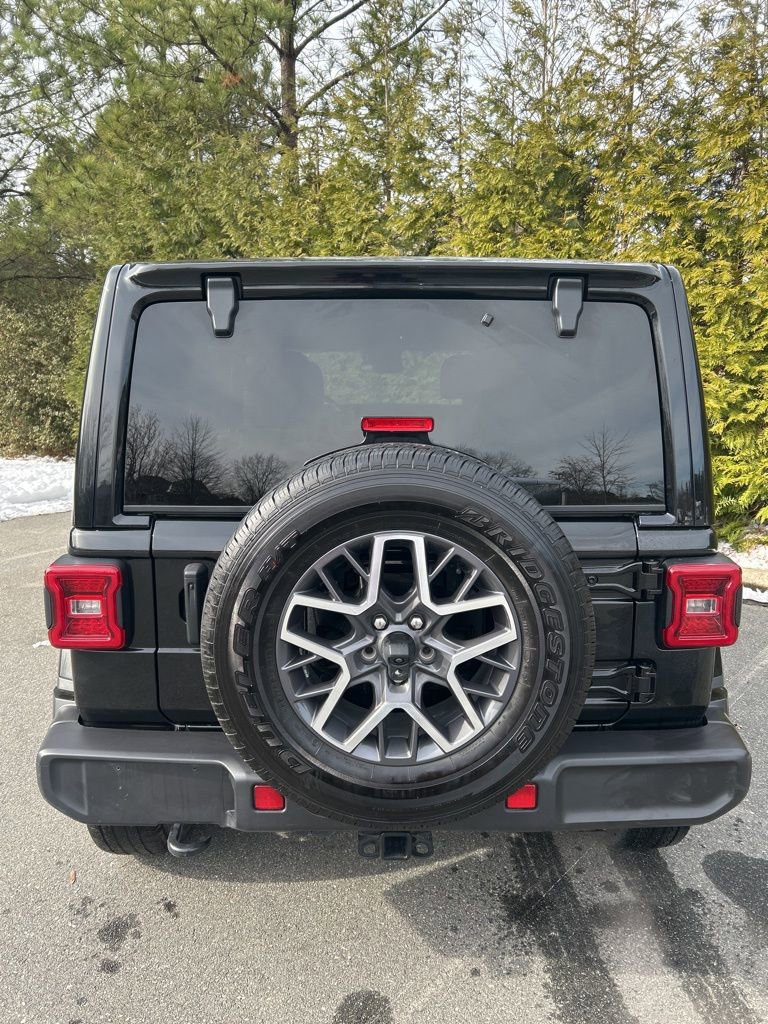 Used 2024 Jeep Wrangler Sahara image 6