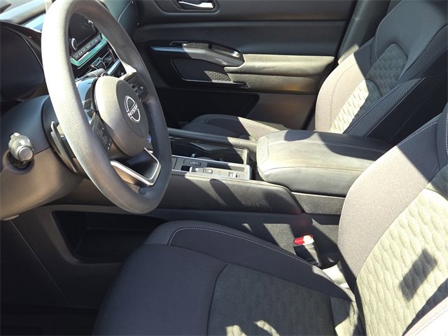 Used 2022 Nissan Pathfinder S image 16