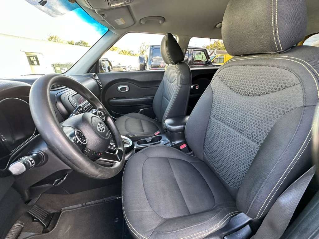Used 2015 Kia Soul + image 10