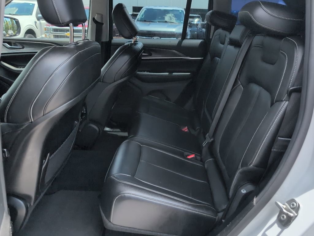Used 2023 Jeep Grand Cherokee Limited AWD/4WD image 11