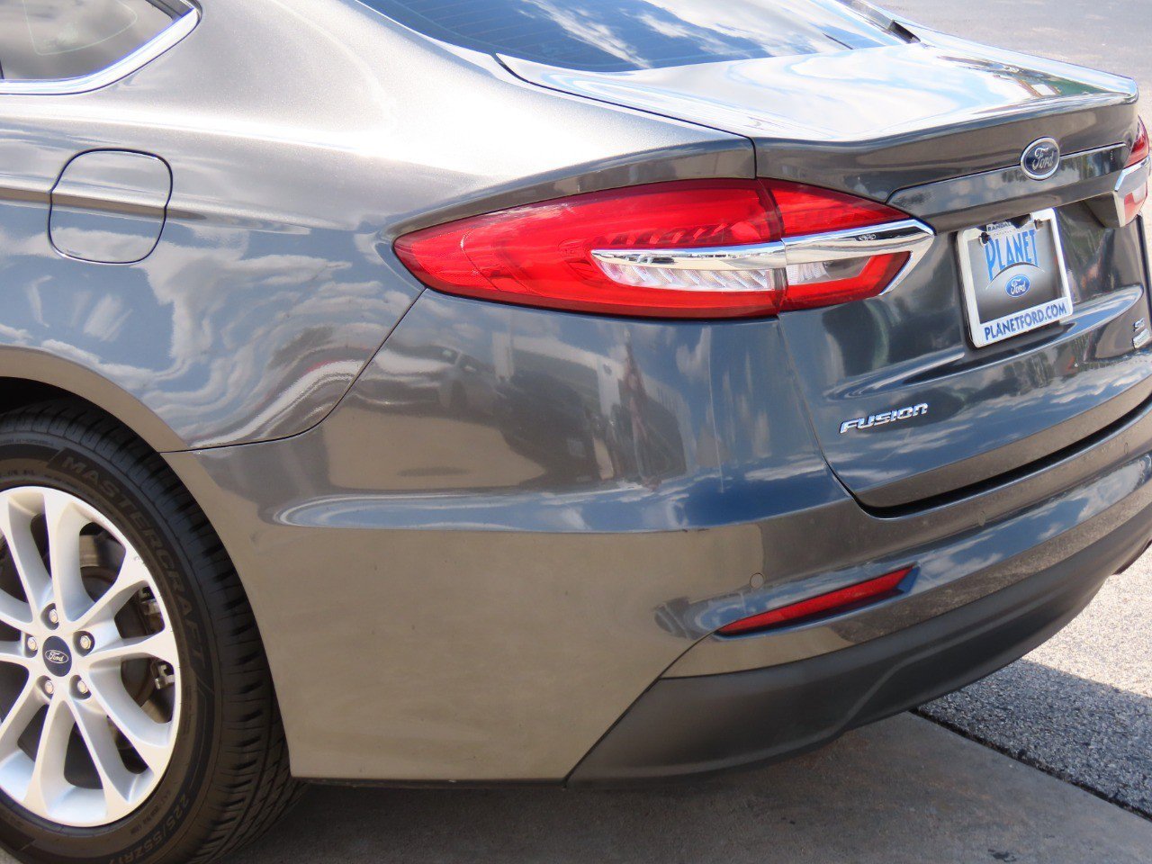 Used 2020 Ford Fusion SE image 15
