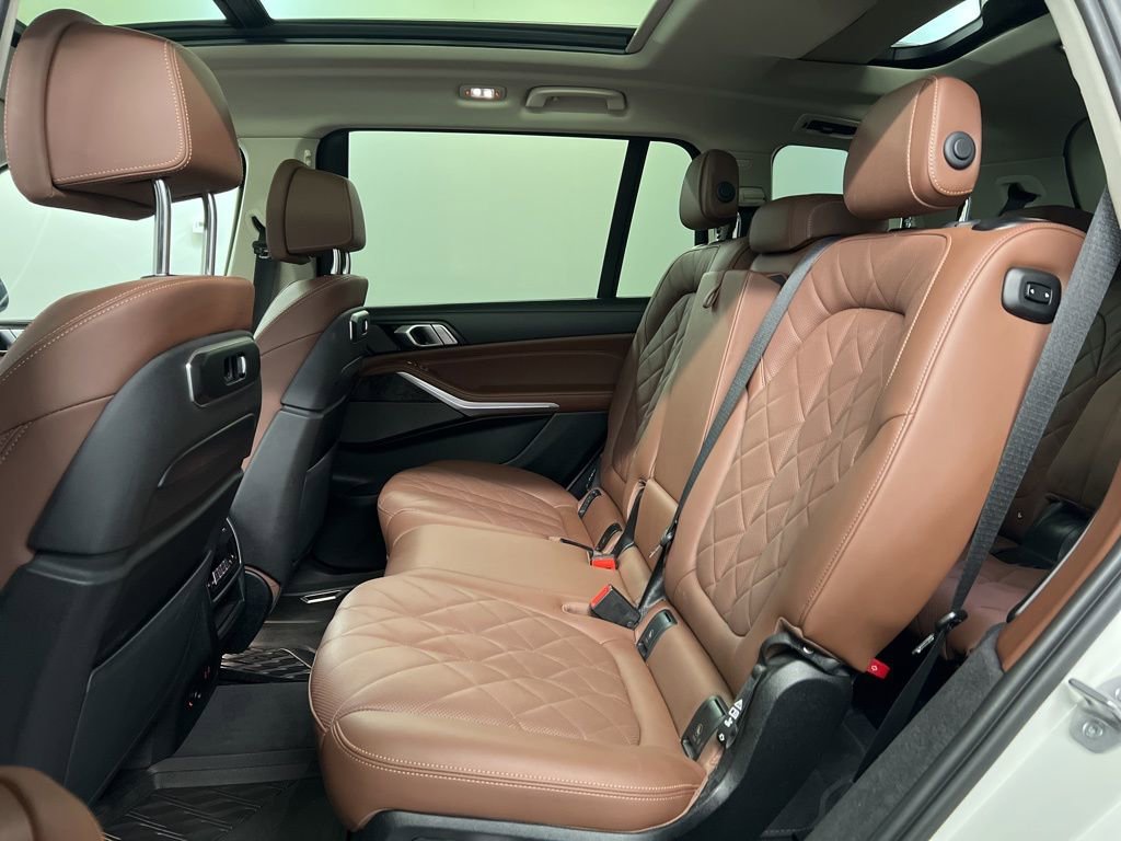 Used 2023 BMW X7 xDrive40i w/ Premium Package image 32