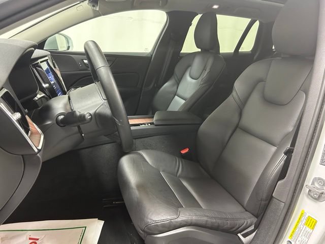 Certified 2025 Volvo V60 B5 Cross Country Plus AWD/4WD image 8