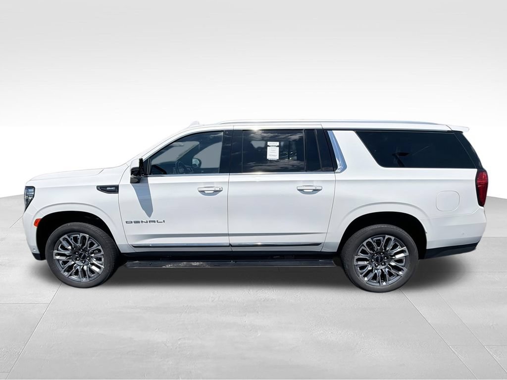 Used 2023 GMC Yukon XL Denali Ultimate AWD/4WD image 5