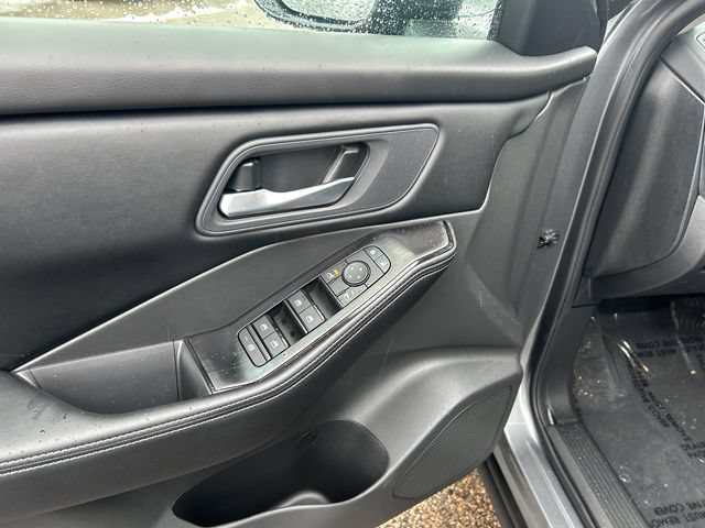 Used 2026 Nissan Rogue SV AWD/4WD image 14