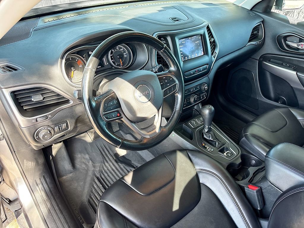 Used 2021 Jeep Cherokee Latitude Plus w/ Sun & Sound Group image 9