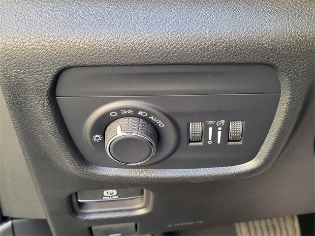 Used 2025 Jeep Grand Cherokee Altitude image 26