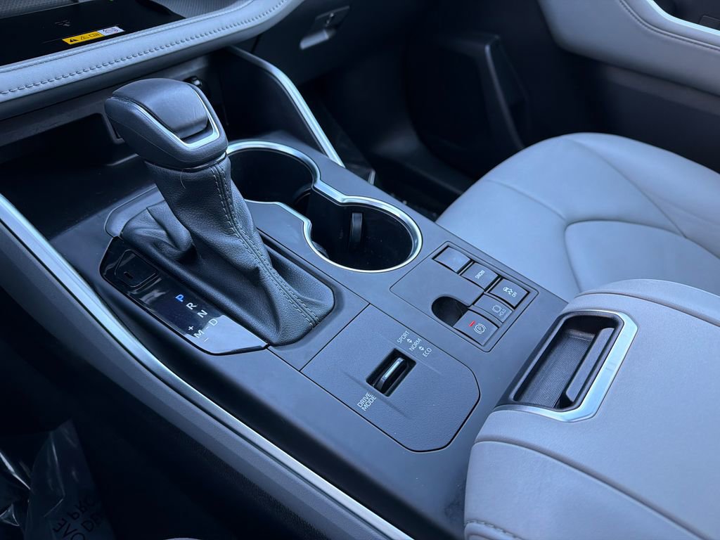 Used 2023 Toyota Highlander XLE image 33