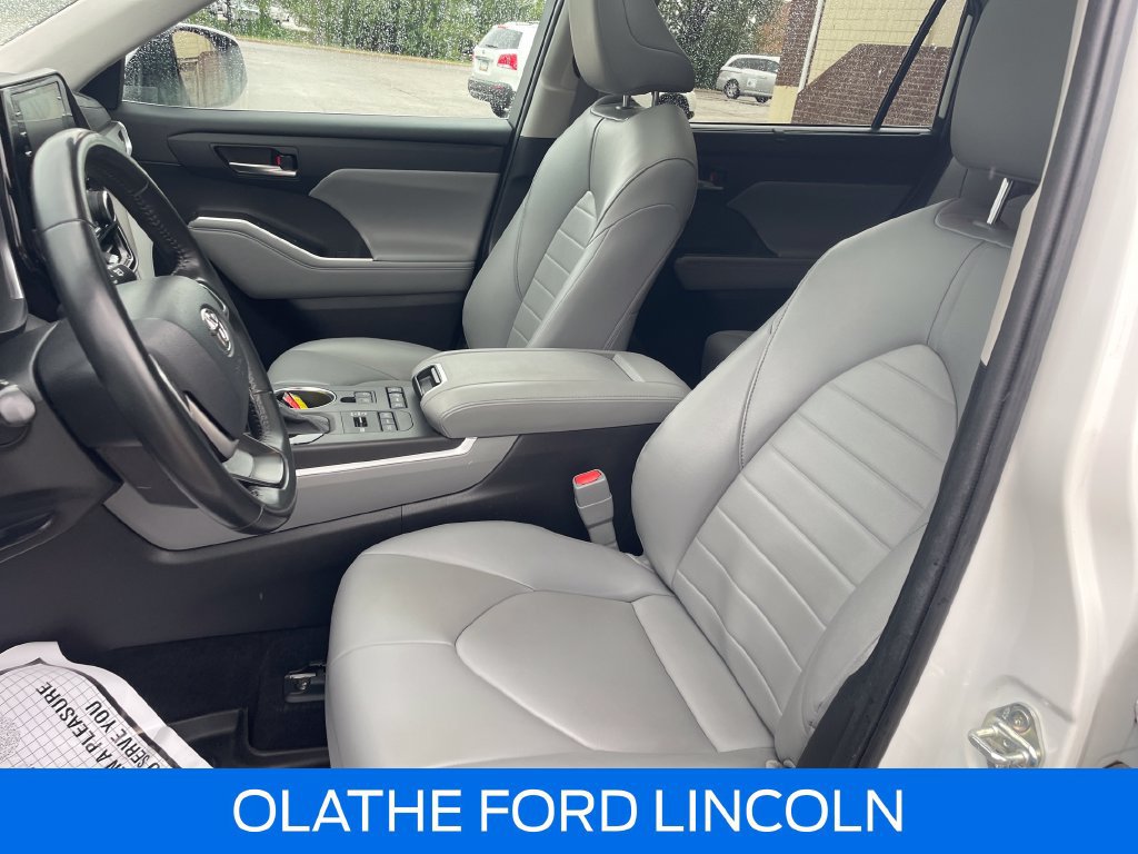 Used 2022 Toyota Highlander XLE AWD/4WD image 18