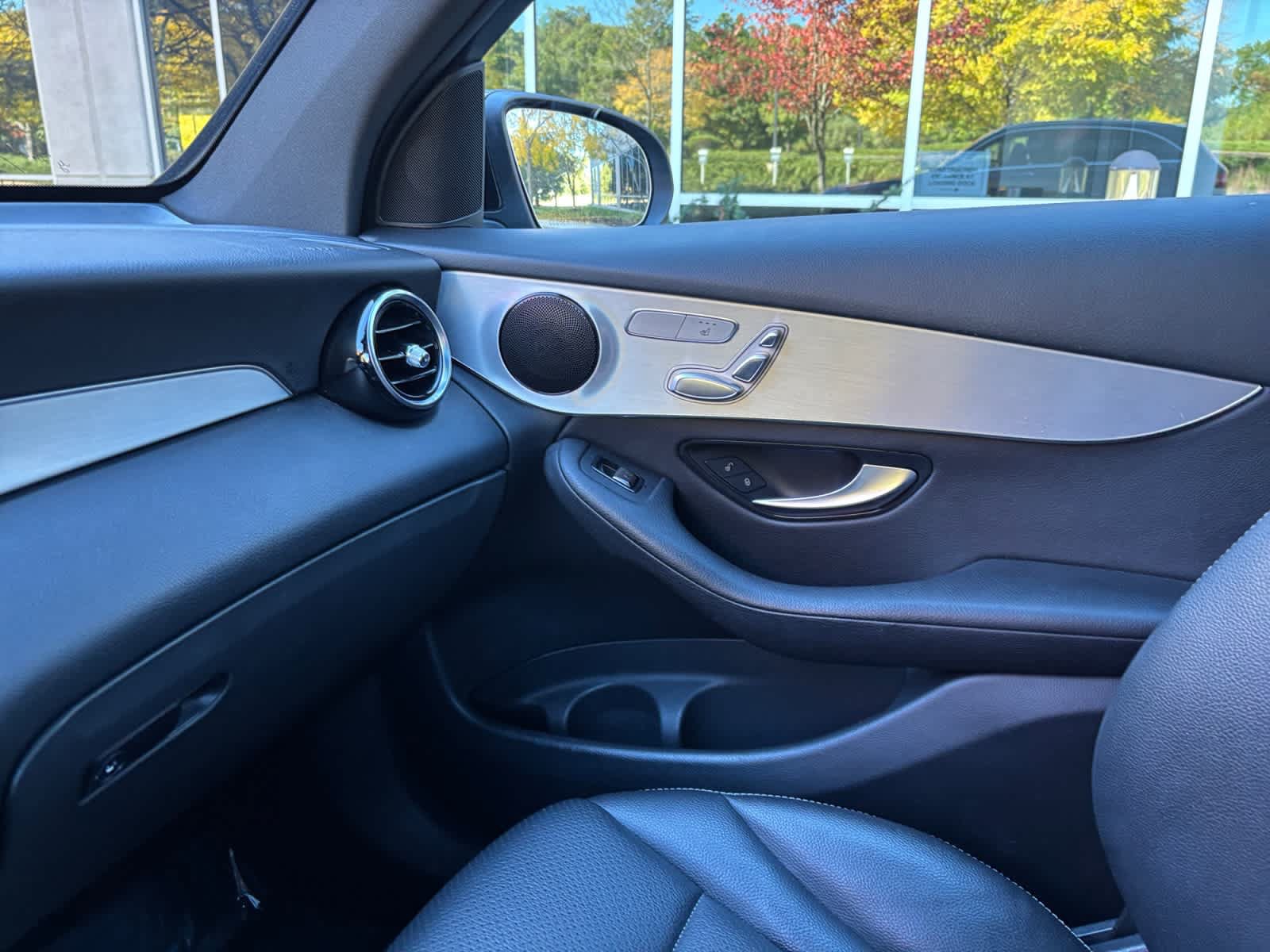 Used 2019 Mercedes-Benz GLC 300 4MATIC image 20