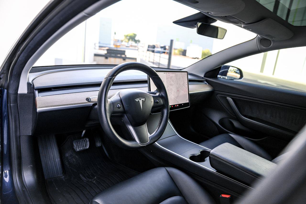 Used 2018 Tesla Model 3 Mid Range RWD image 9