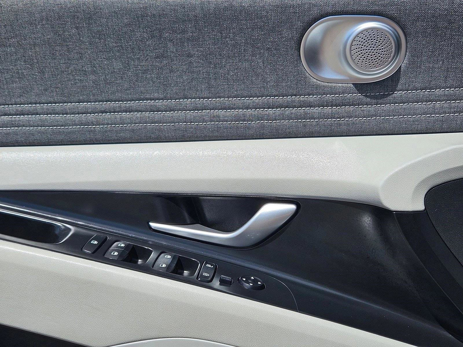 Used 2024 Hyundai Elantra Limited FWD image 11