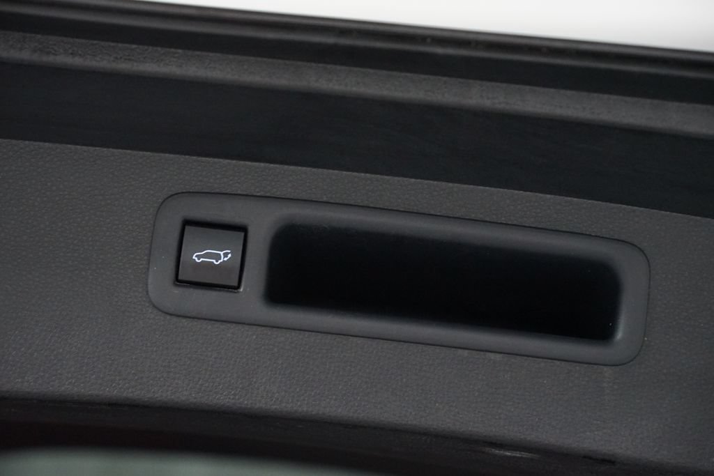 Certified 2021 Toyota Highlander XLE FWD image 35