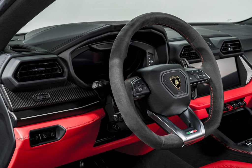 Used 2025 Lamborghini Urus SE image 14