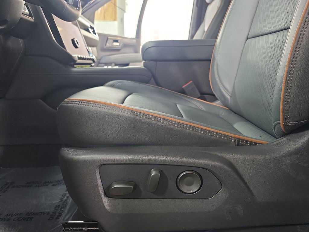 New 2026 GMC Yukon XL AT4 AWD/4WD image 33
