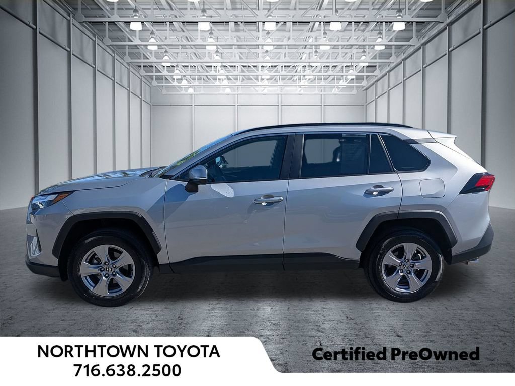 Used 2025 Toyota RAV4 XLE AWD/4WD image 3