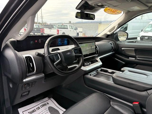 Used 2025 Ford Expedition Max Platinum AWD/4WD image 3
