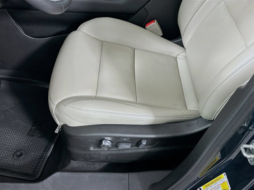 Used 2021 Cadillac XT4 Premium Luxury FWD image 19