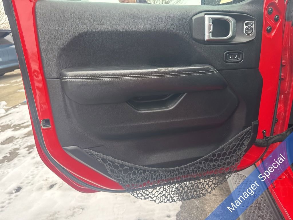 Used 2018 Jeep Wrangler Unlimited Sahara image 15