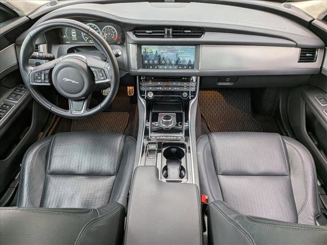 Used 2019 Jaguar XF Prestige image 16