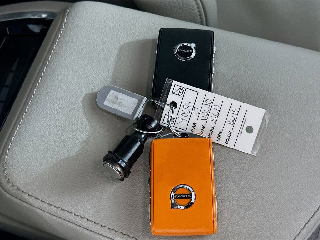 Used 2023 Volvo S60 B5 Ultimate image 36