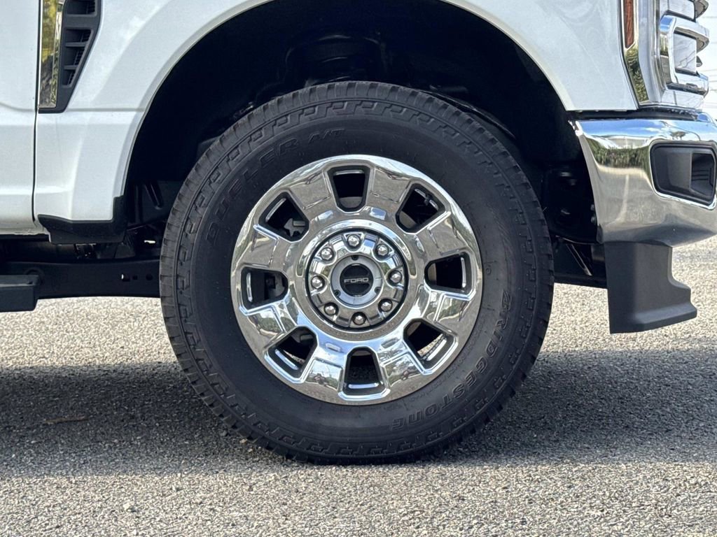 New 2025 Ford F250 Lariat w/ Chrome Package image 30