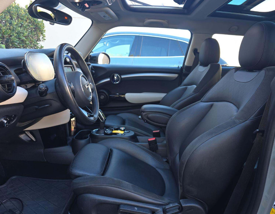 Used 2021 MINI Cooper SE w/ 6.5" Touchscreen Package FWD image 4