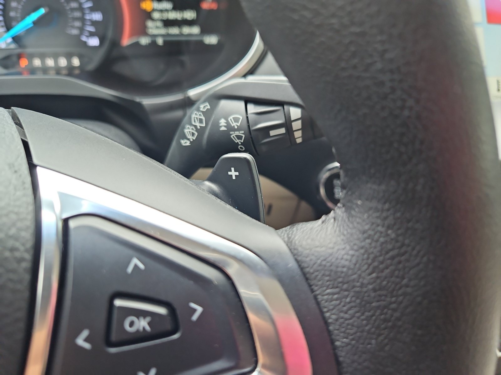 Used 2018 Ford Edge Titanium FWD image 25