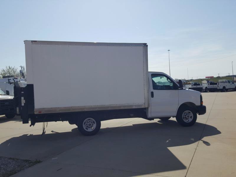 Used 2017 GMC Savana 3500 RWD image 6
