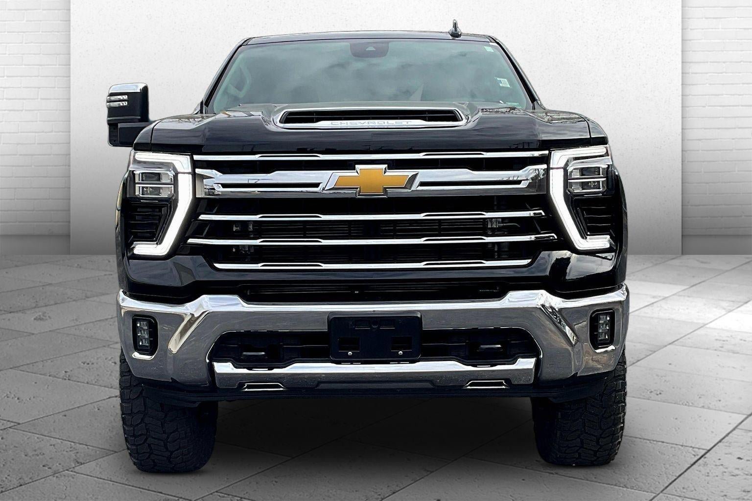Used 2024 Chevrolet Silverado 2500 LTZ AWD/4WD image 2