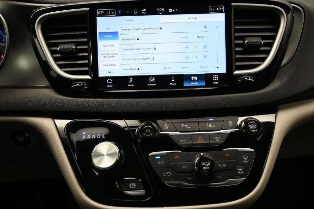 Used 2024 Chrysler Pacifica Touring-L FWD image 32
