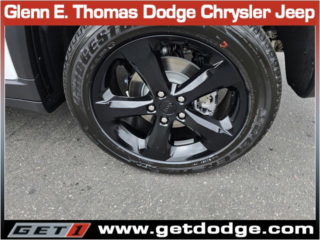 New 2025 Jeep Grand Cherokee Altitude image 14