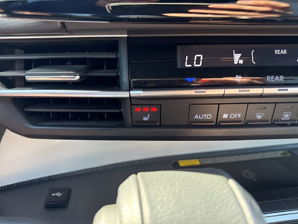 Used 2024 Toyota Sienna XSE w/ XSE Plus Package AWD/4WD image 25