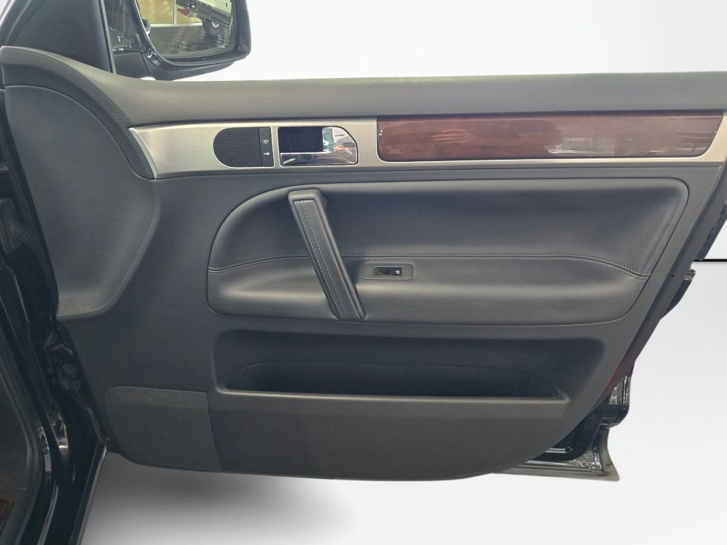 Used 2004 Volkswagen Touareg V8 AWD/4WD image 44