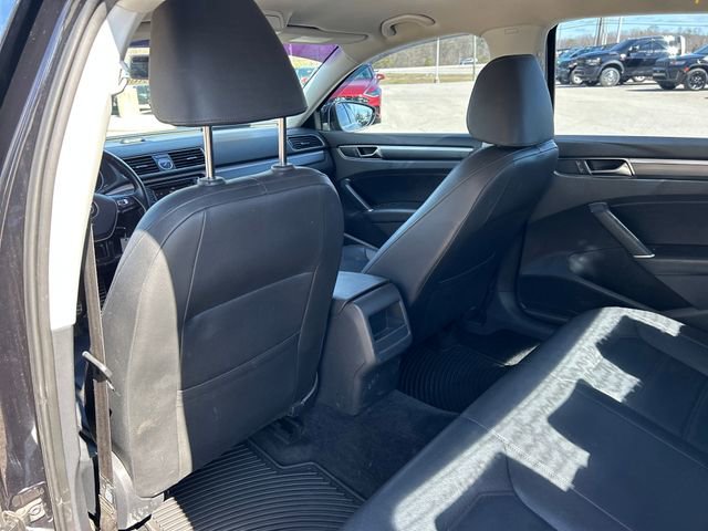 Used 2017 Volkswagen Passat 1.8T R-Line image 37